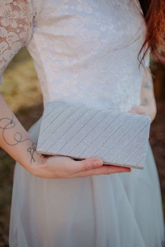 Elegantná trblietavá kabelka - strieborná