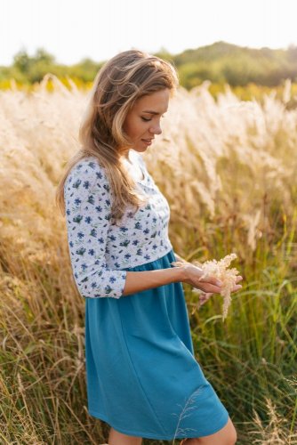 Teplákové šaty na dojčenie - MAMA a DCÉRA – modré kvietky
