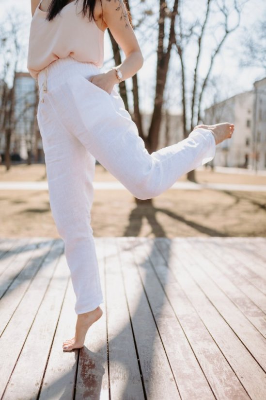 Dámske ľanové nohavice s vysokým pásom – biele