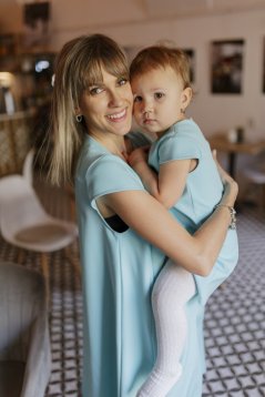 Elegantné šaty – MAMA A DCÉRA –bledo modré