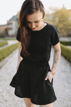 Mušelínové elegantné kraťasy - čierne