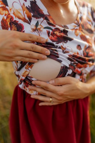 Teplákové šaty na dojčenie - MAMA a DCÉRA – bordové pivonky