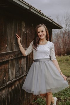 Spoločenské šaty "Grace" – Bielo – Sivé