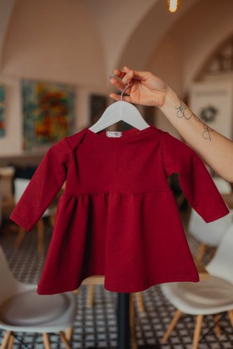 Ačkové teplákové šaty na dojčenie s vreckami – bordové