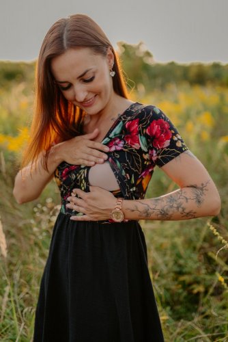 Mušelínové šaty na dojčenie - zlaté kvety s čiernou