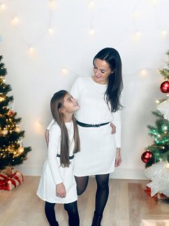 Rovné svetríkové šaty MAMA a DCÉRA - NEKOJO – biele