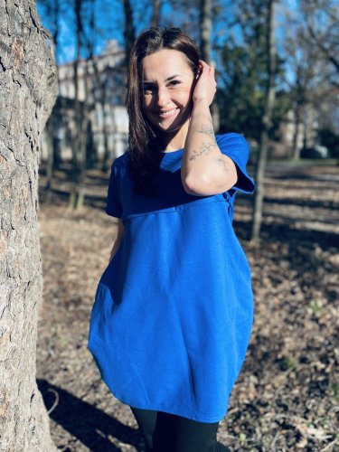 Oversize šaty na dojčenie – kráľovská modrá
