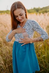 Teplákové šaty na dojčenie s nazberkanou sukňou – modré mini kvietky