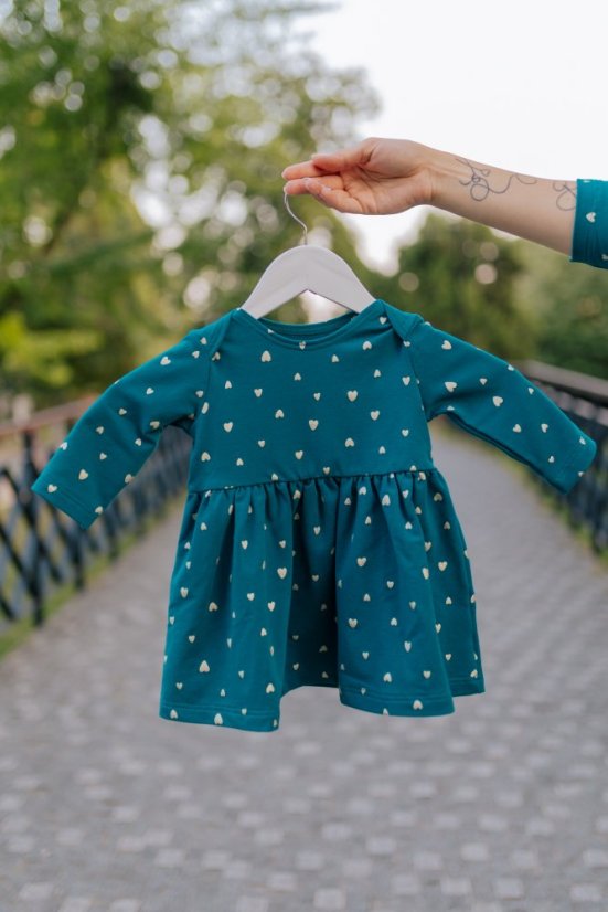 Detské teplákové šaty - zlaté srdiečka na petrolejovej