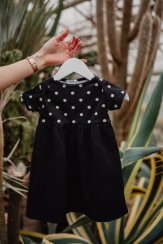 Detské mušelínové šaty  - čierne s bodkami