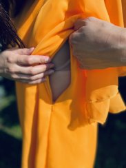Spoločenské šaty na dojčenie – oranžové