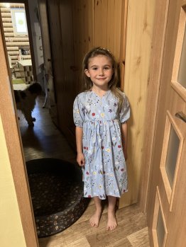 Dobrý den,  chtěly bychom ze srdce poděkovat s dcerkou za nádherné šaty od Vás! Myslím, že krásně padnou, jen ty dívčí mohly být asi delší, ale to je moje chyba ve výběru. Bála jsem se, že by větší velikost byla už moc. Je nám v nich ale nádherně, děkujeme!!! Přejeme krásné jarní dny a mnoho radosti z tvorby!