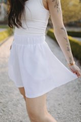 Ľanové elegantné kraťasy - biele