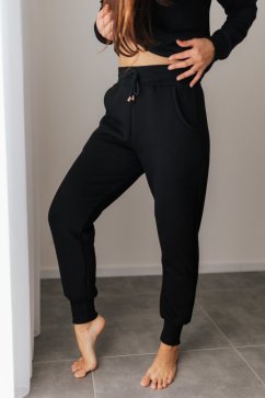 Tepláky s vysokým pásom – čierna