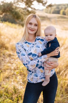 Bavlnené tričko – tmavomodré kvety