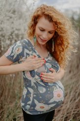 Tričko na dojčenie s krátkym rukávom – nočné pivonky