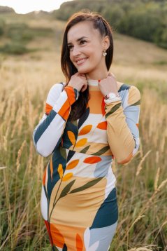 Úzke rolákové šaty na dojčenie – Boho brown