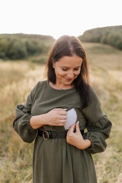 Ľanové šaty na dojčenie "Maison Linen" MIDI - army zelená